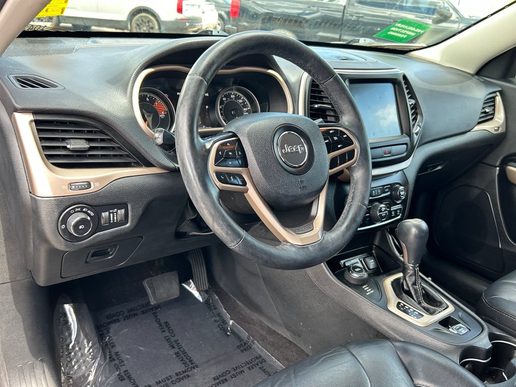 Used 2017 Jeep Cherokee Limited AWD/4WD image 7