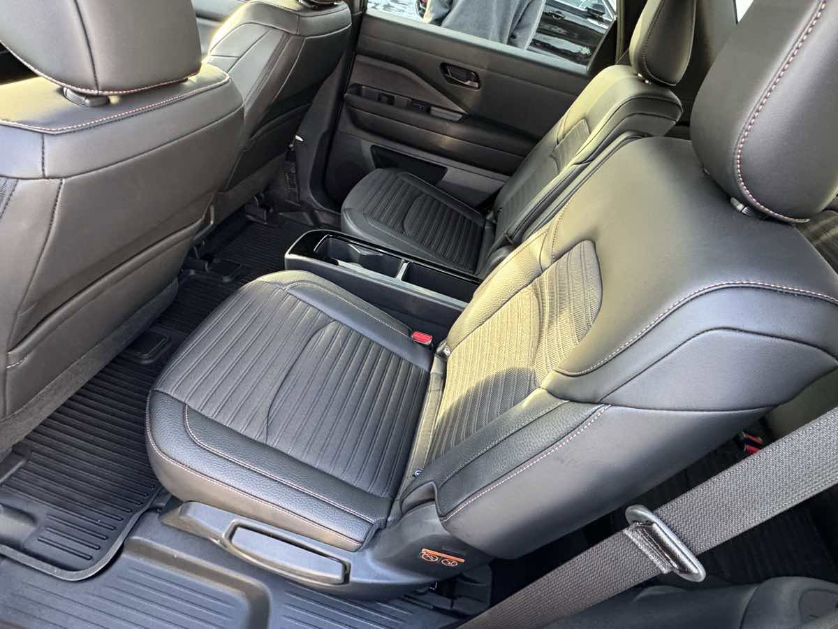 Used 2025 Nissan Pathfinder Rock Creek image 22