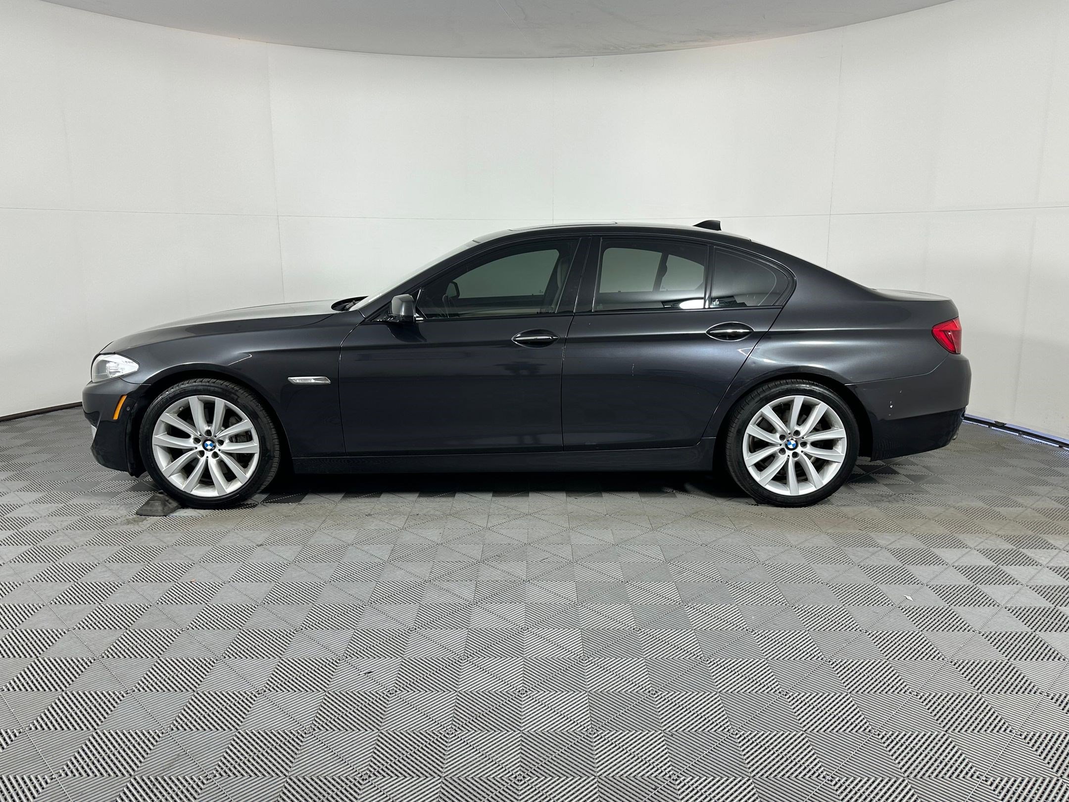 Used 2011 BMW 535i Sedan video 2