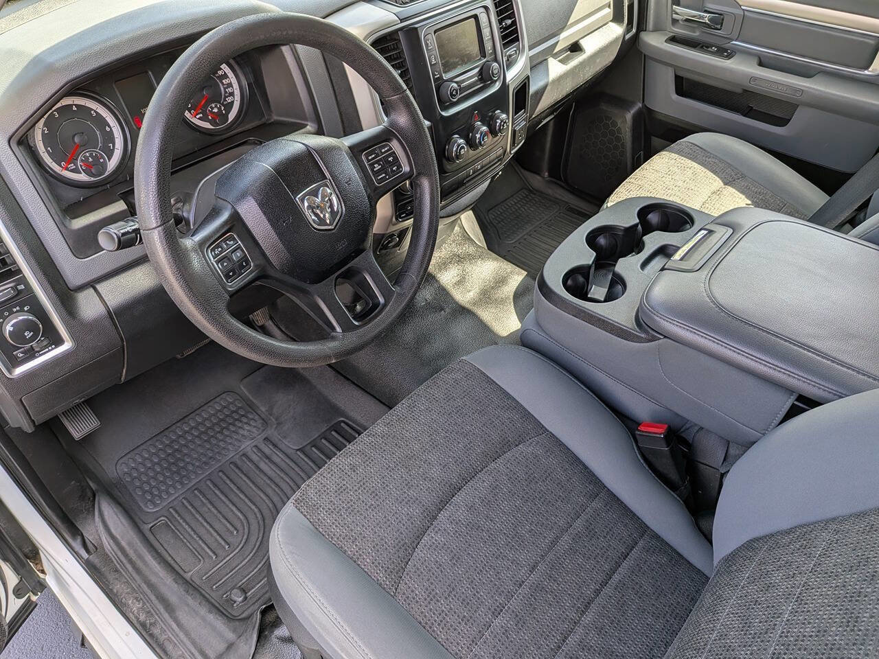 Used 2017 RAM 1500 Classic SLT AWD/4WD image 6