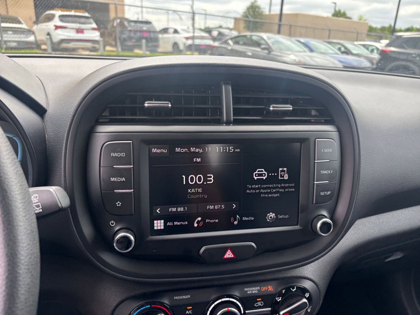 Used 2025 Kia Soul LX w/ LX Technology Package FWD image 20
