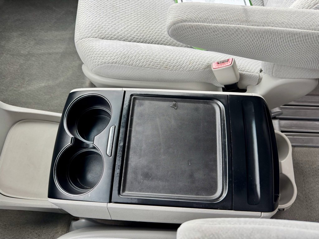 Used 2014 Toyota Sienna LE image 38