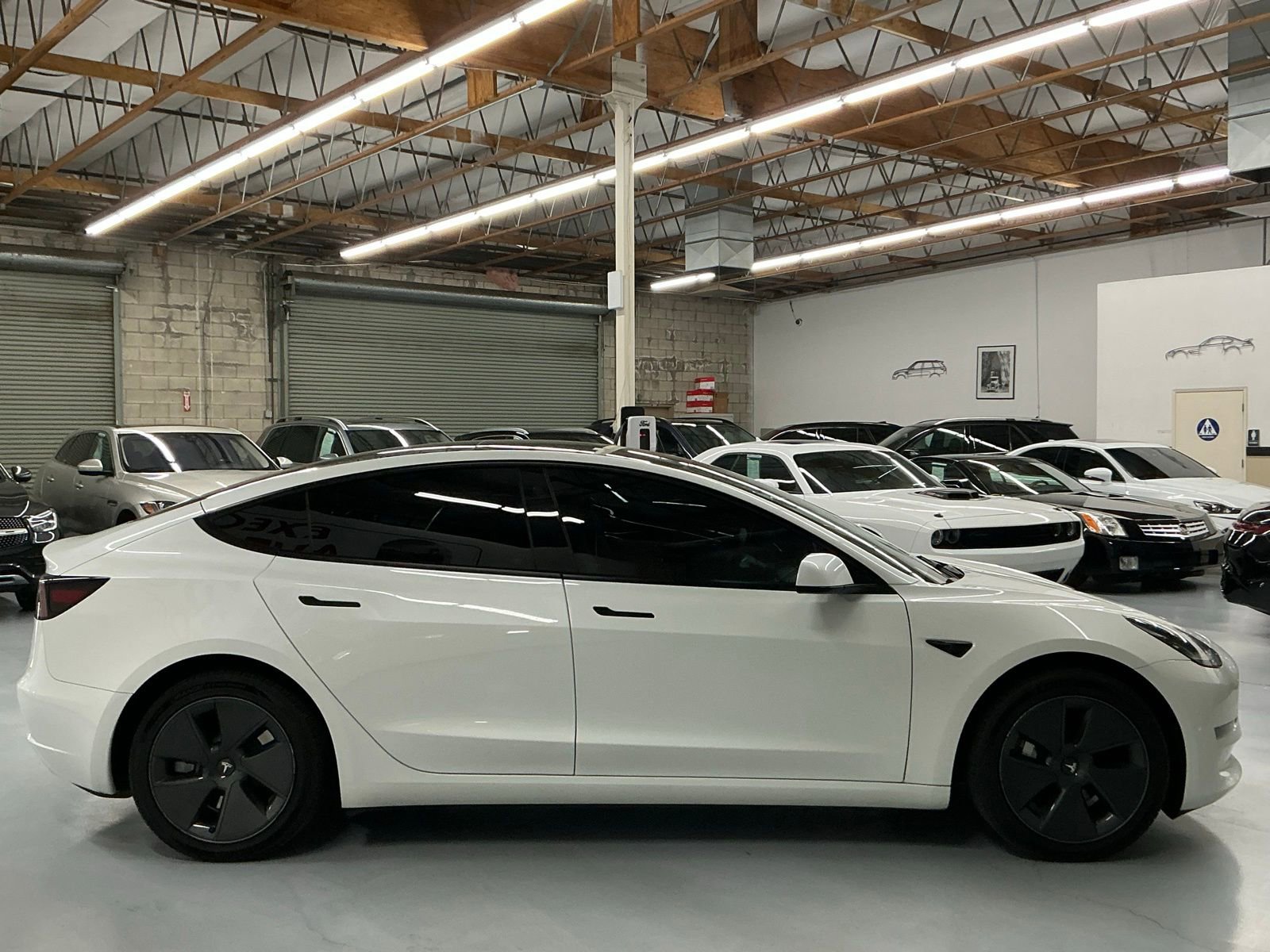 Used 2023 Tesla Model 3 Standard Range image 4