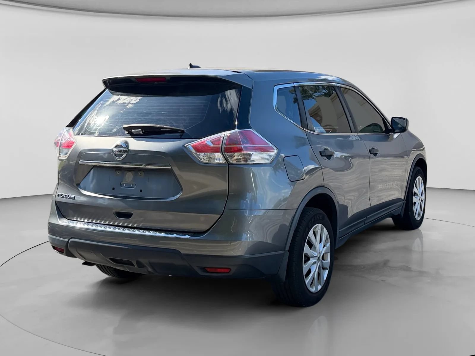 Used 2016 Nissan Rogue S FWD image 5