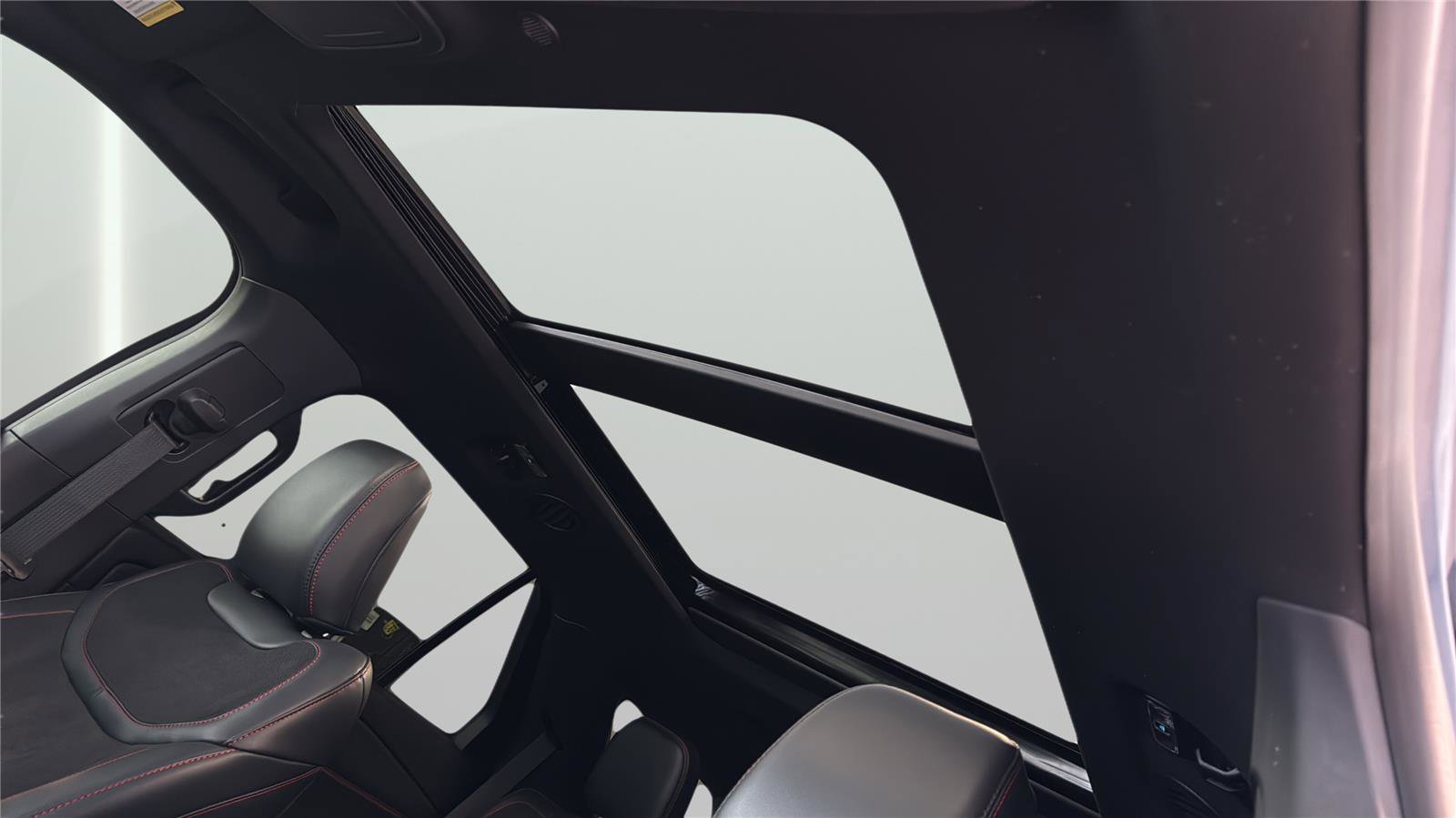 Used 2025 Ford Explorer ST w/ Sun And Sound Package image 16