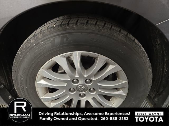 Used 2015 Toyota Sienna XLE w/ Four Season Floor Mat Package image 11