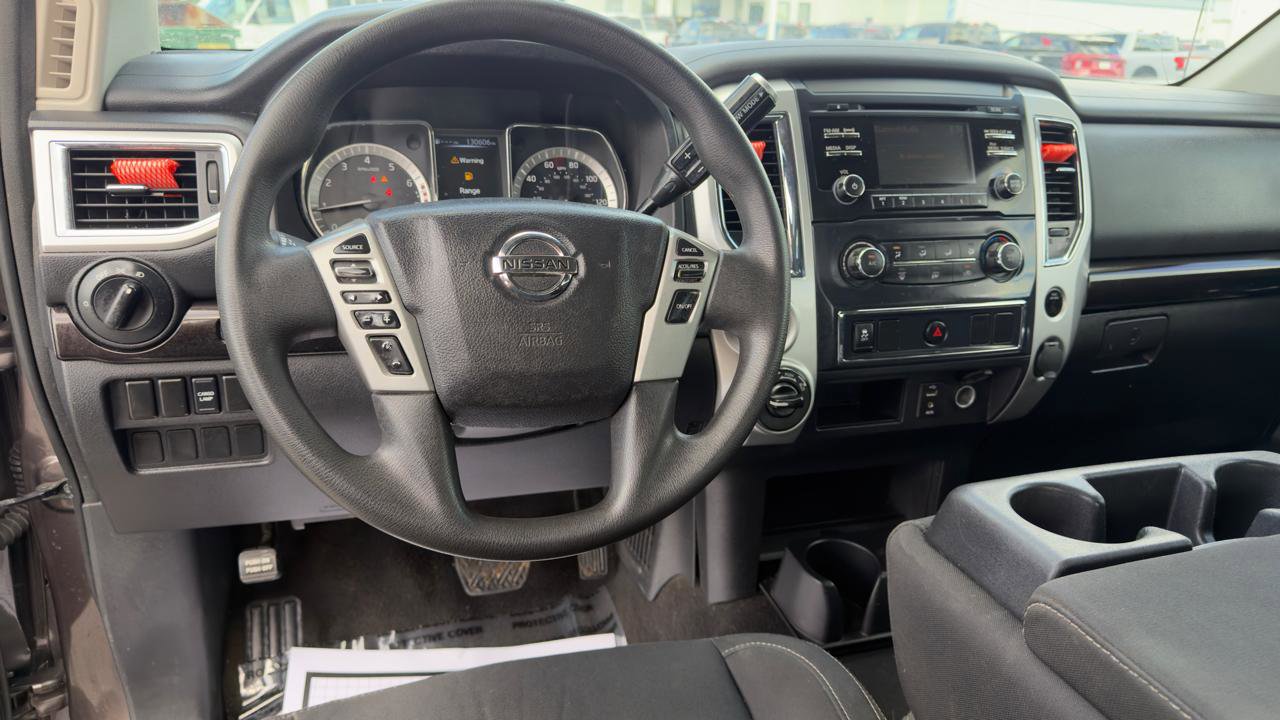 Used 2018 Nissan Titan SV AWD/4WD image 28