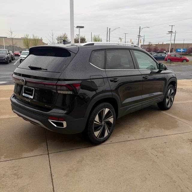 Used 2025 Volkswagen Taos SE AWD/4WD image 5