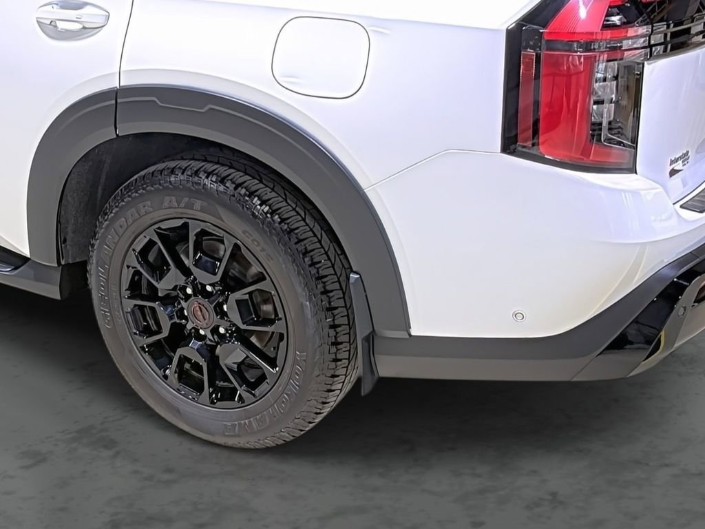 Used 2025 Nissan Armada PRO-4X image 9