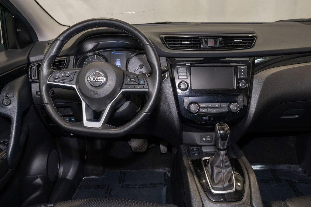 Used 2022 Nissan Rogue Sport SL image 2