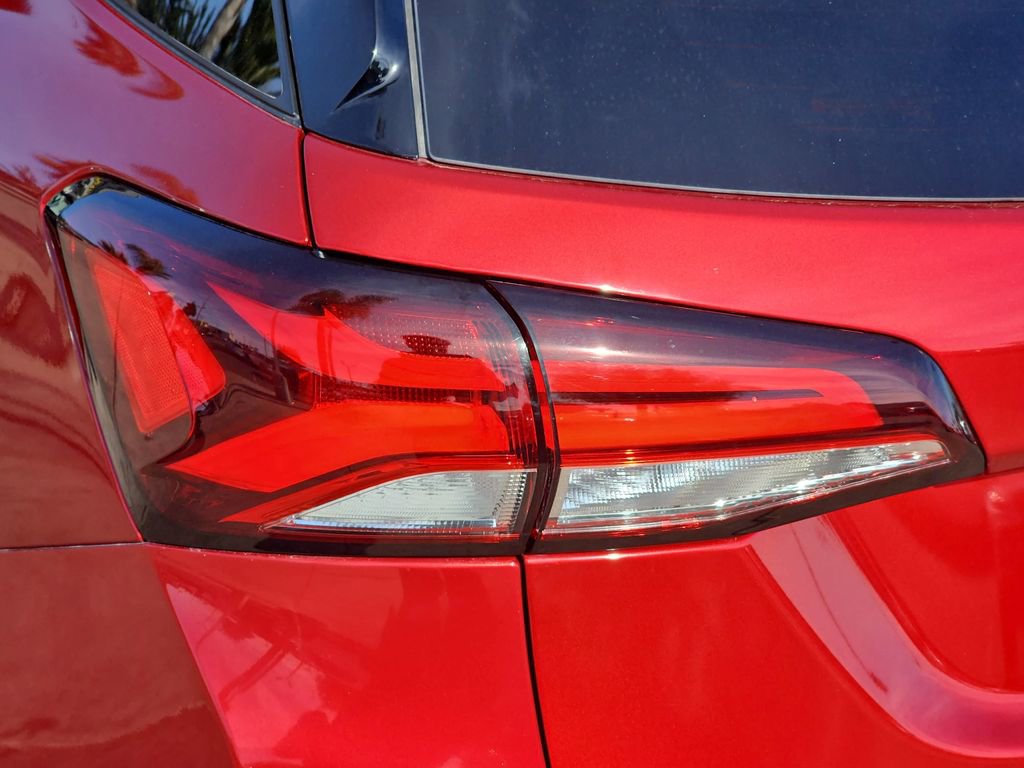 Used 2024 Chevrolet Equinox RS w/ RS Leather Package image 39