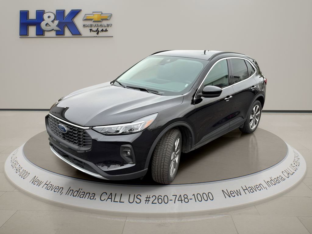 Used 2025 Ford Escape Platinum image 4