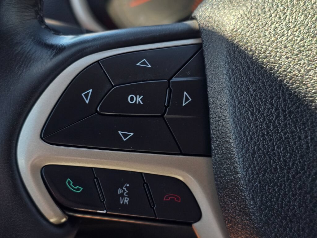 Used 2015 Jeep Cherokee Limited w/ Technology Group AWD/4WD image 27