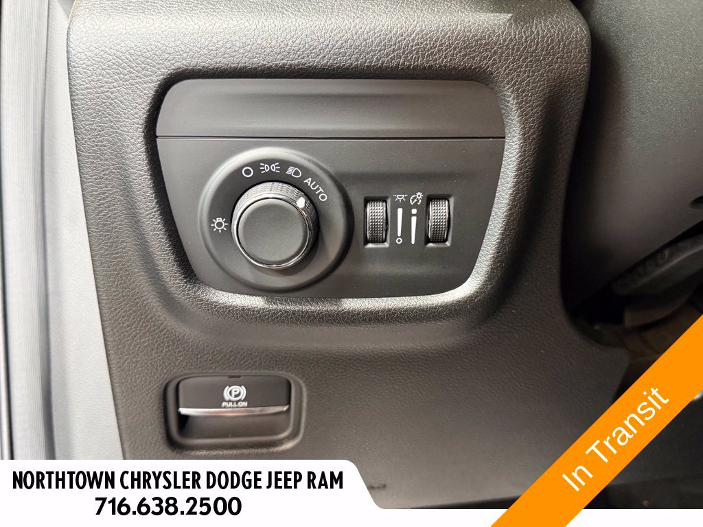 Used 2023 Jeep Grand Cherokee Altitude AWD/4WD image 19