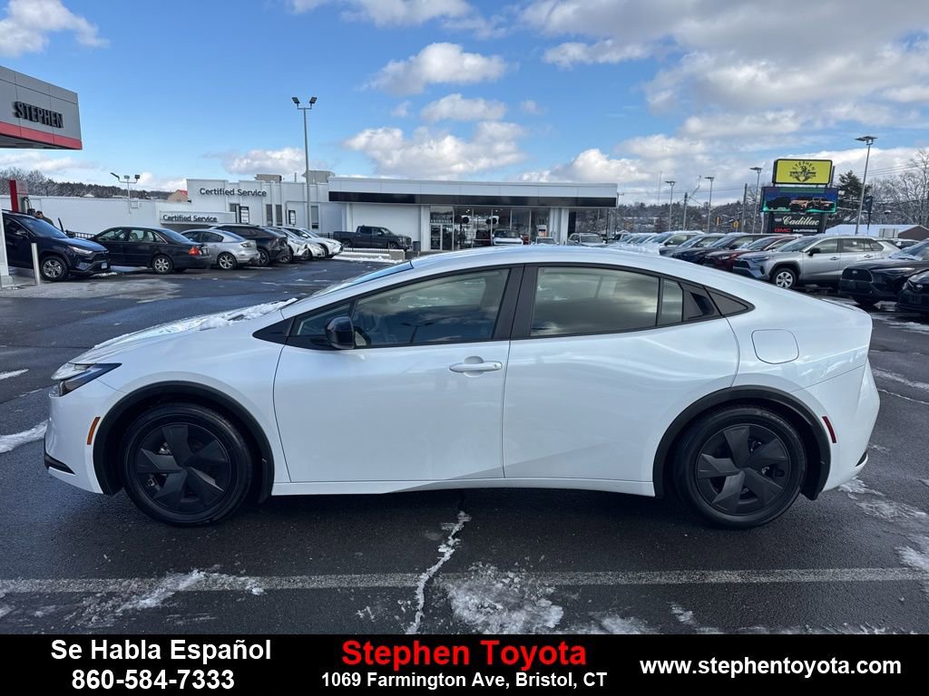 Used 2025 Toyota Prius LE image 5