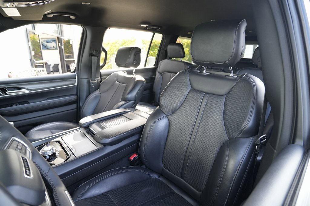 Used 2023 Jeep Wagoneer L Series II image 23