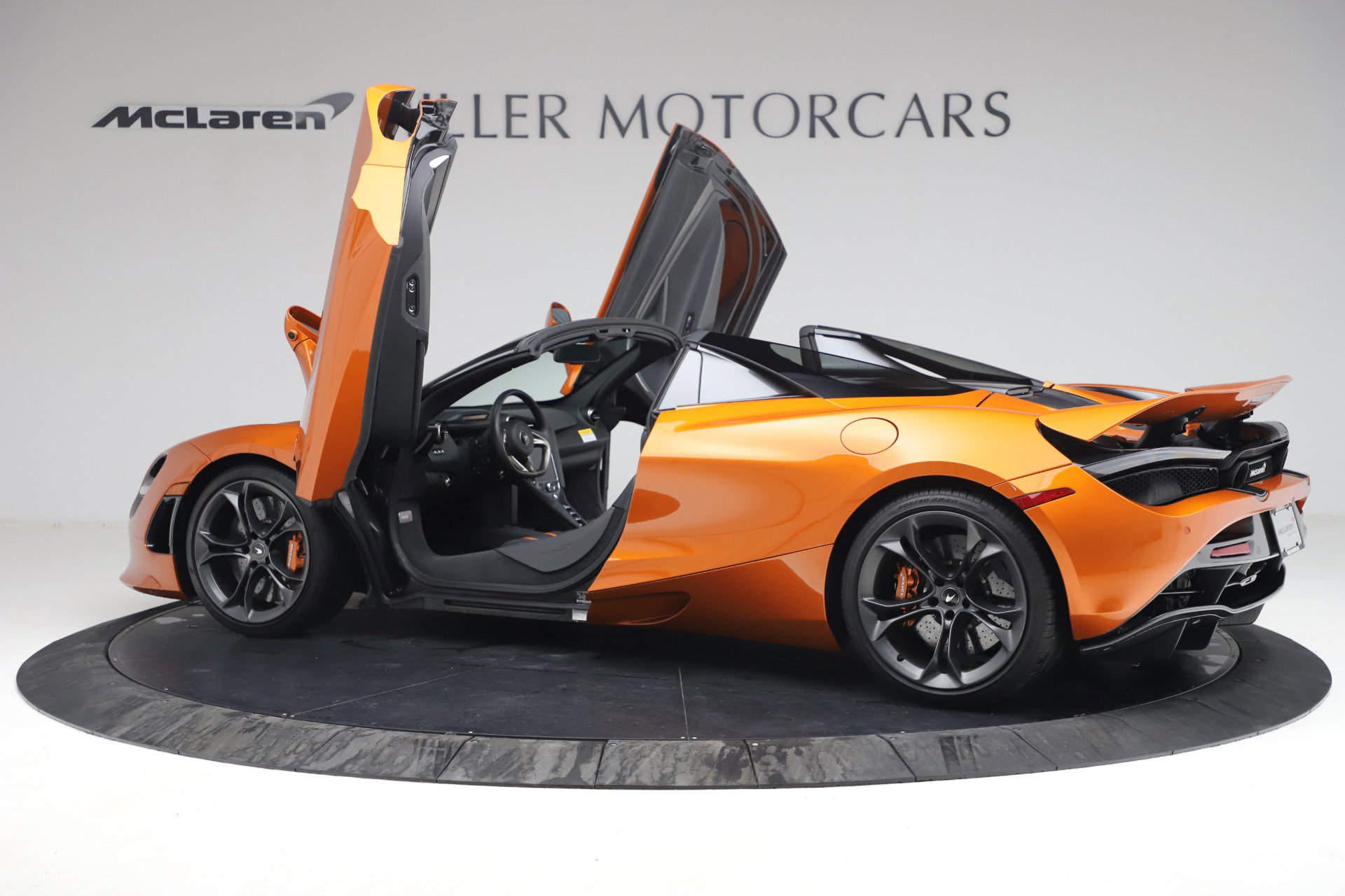 Used 2020 McLaren 720S Spider image 16