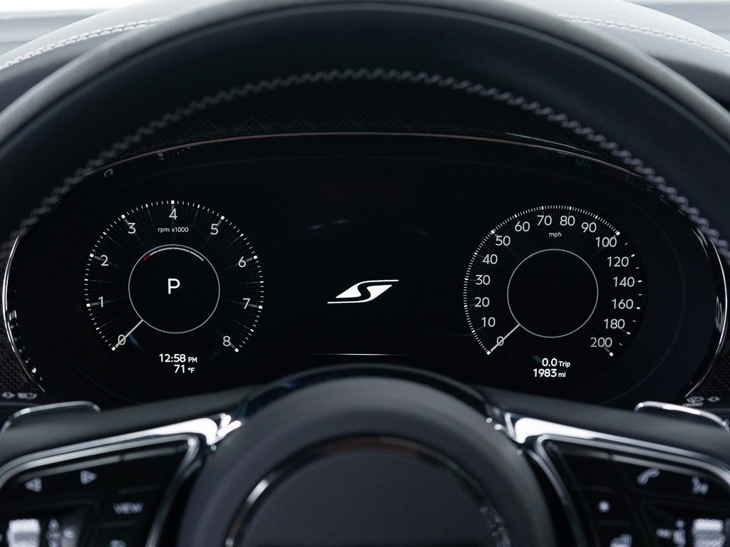 Used 2025 Bentley Bentayga image 32