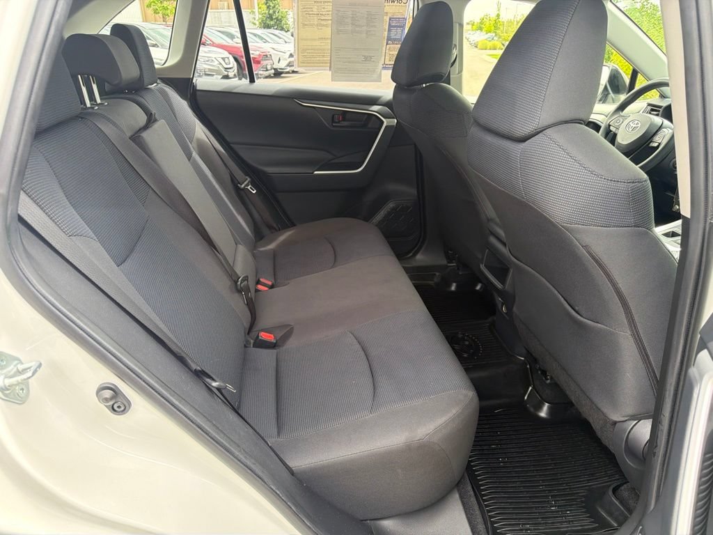 Used 2019 Toyota RAV4 LE w/ Carpet Mat Package AWD/4WD image 15