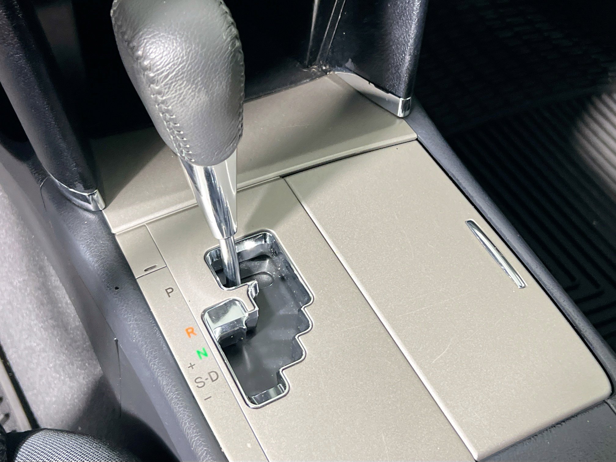 Used 2010 Toyota Camry SE image 25