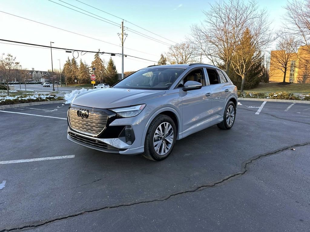 Used 2025 Audi Q4 e-tron Premium w/ Convenience Package image 3