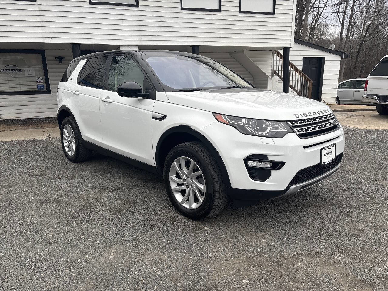 Used 2017 Land Rover Discovery Sport HSE image 4