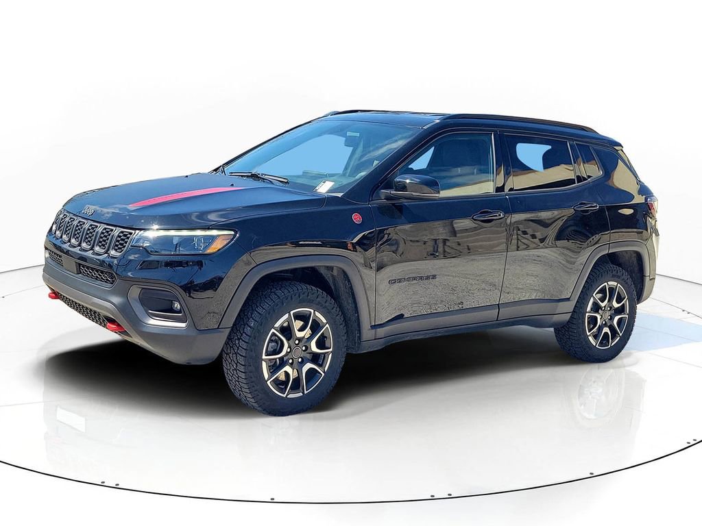 Used 2025 Jeep Compass Trailhawk w/ Trailhawk Elite Group image 2