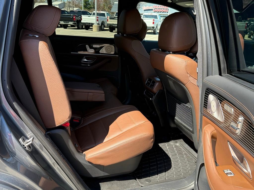 Used 2025 Mercedes-Benz GLS 580 4MATIC image 15