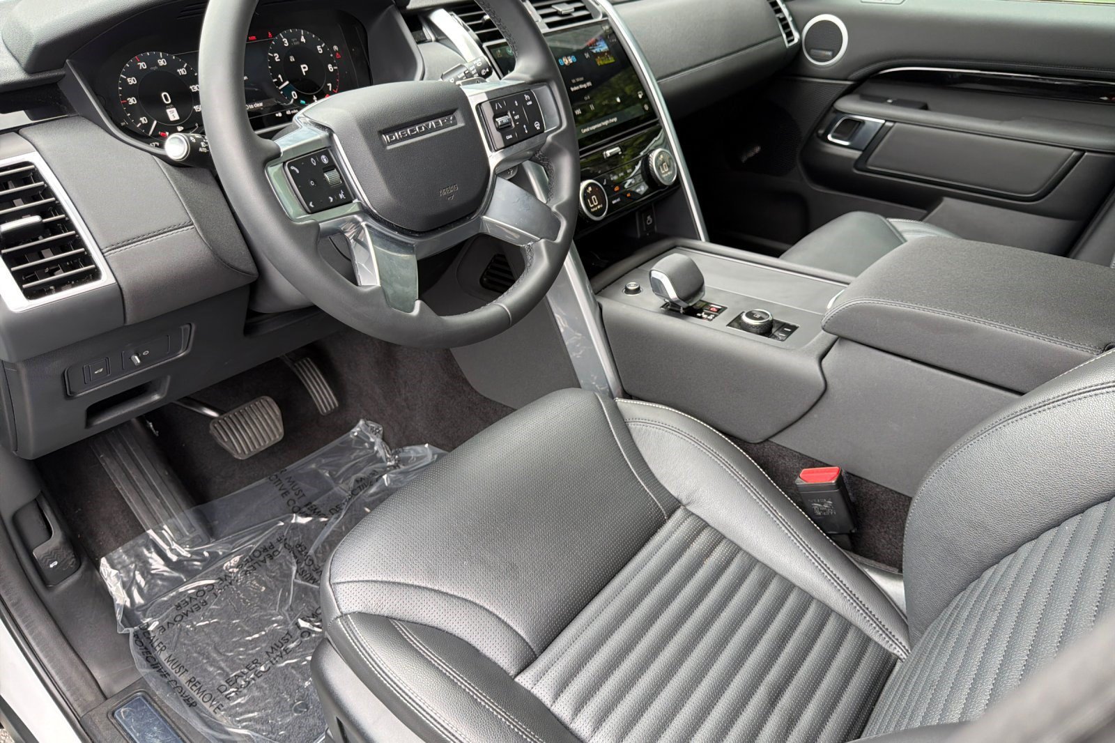 Certified 2025 Land Rover Discovery S AWD/4WD image 4