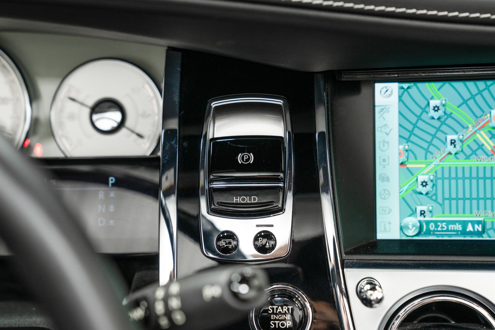 Used 2017 Rolls-Royce Dawn RWD image 32