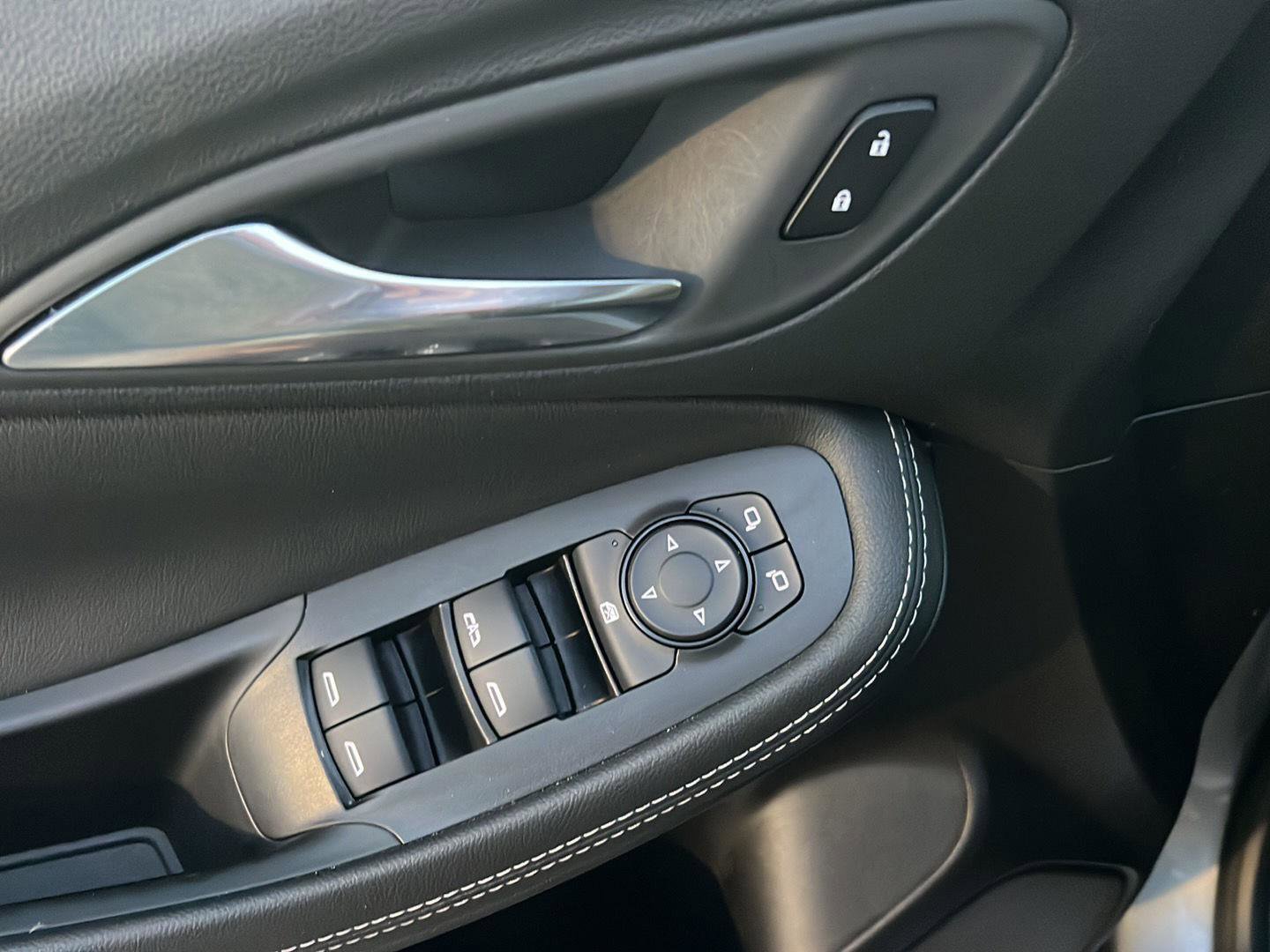 Used 2025 Buick Encore GX Preferred image 32