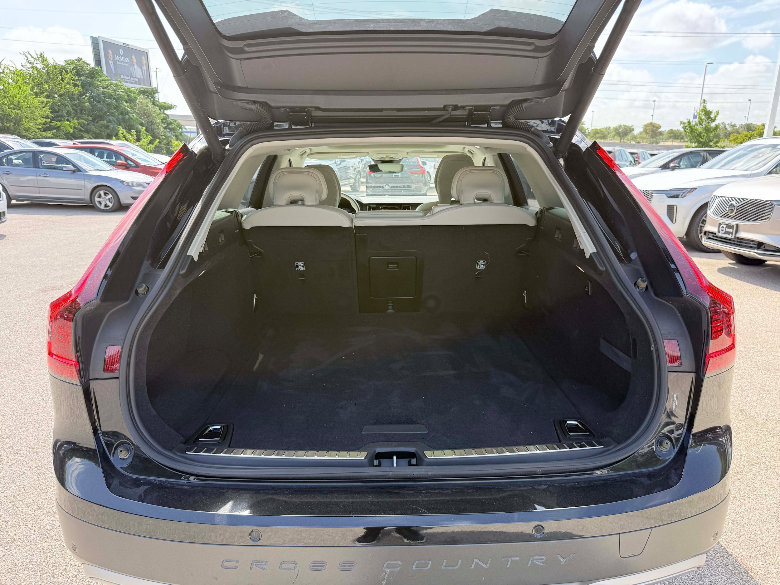 Certified 2025 Volvo V90 B6 Cross Country Plus AWD/4WD image 22