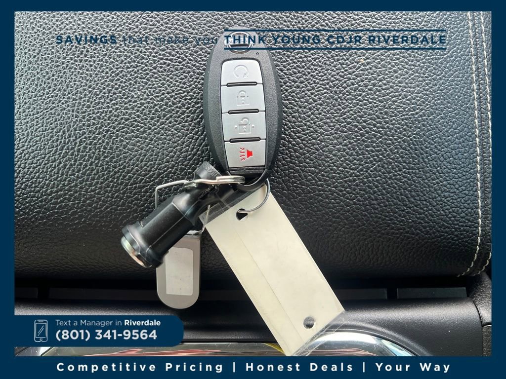 Used 2021 Nissan Titan SV w/ SV Convenience Package image 27