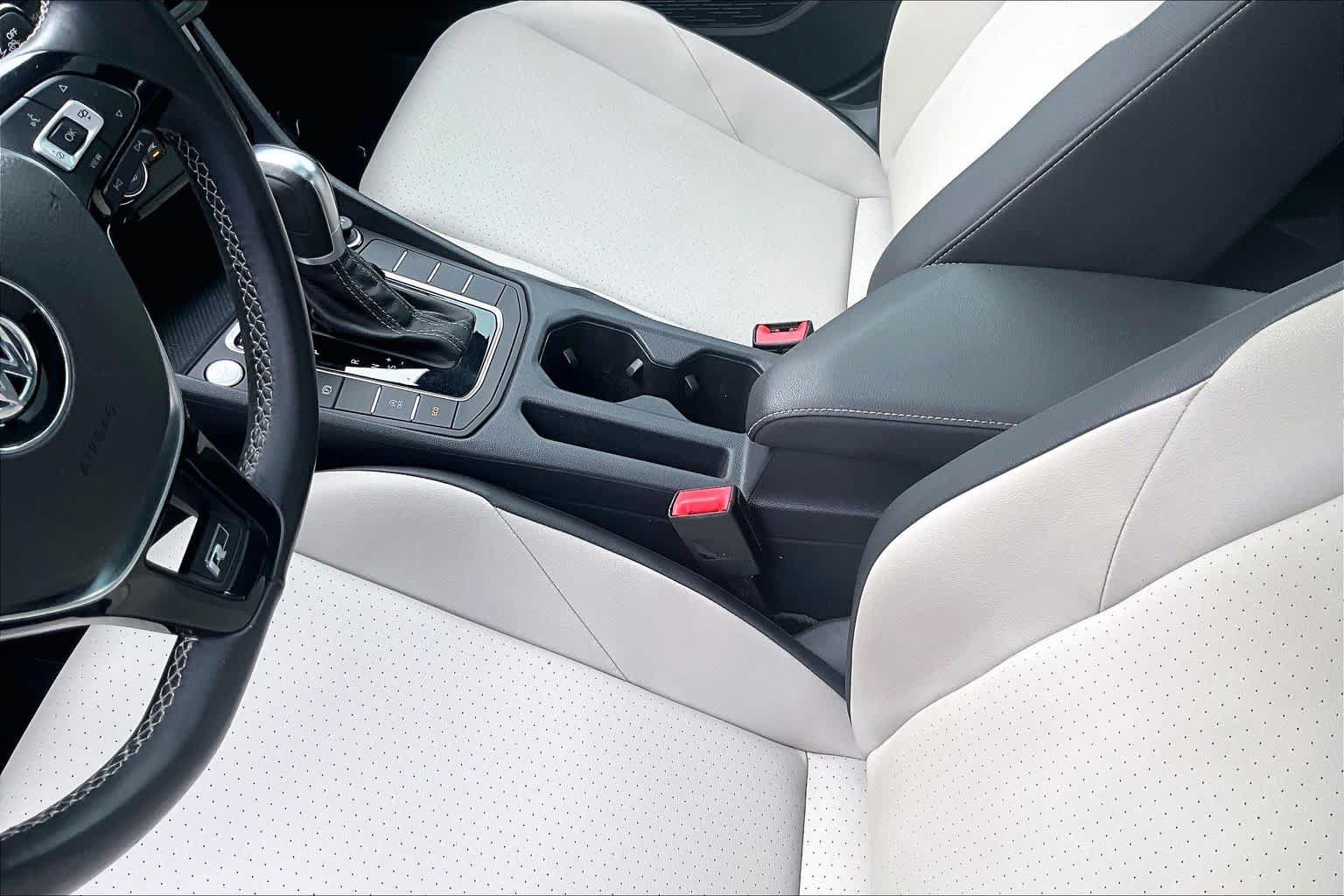 Used 2019 Volkswagen Jetta R-Line w/ R-Line Cold Weather Package FWD image 17