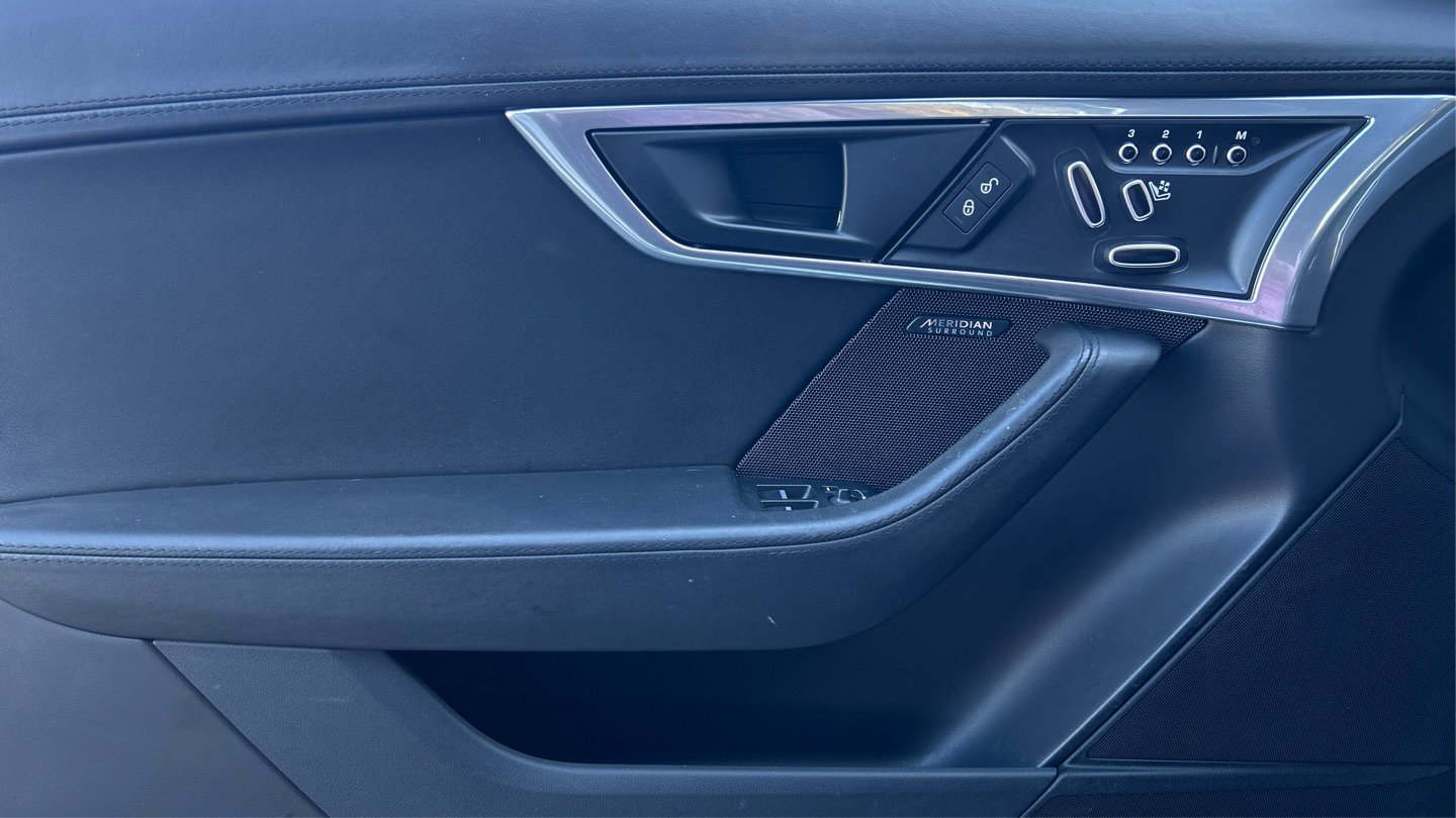 Used 2020 Jaguar F-TYPE Convertible image 37