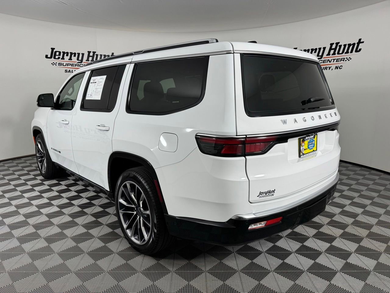 Used 2025 Jeep Wagoneer Series III w/ Premium Group I AWD/4WD image 8