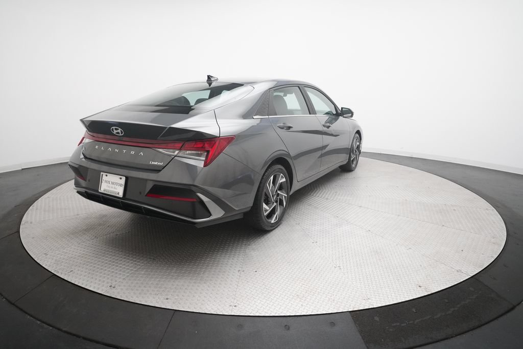 Used 2024 Hyundai Elantra Limited FWD image 13