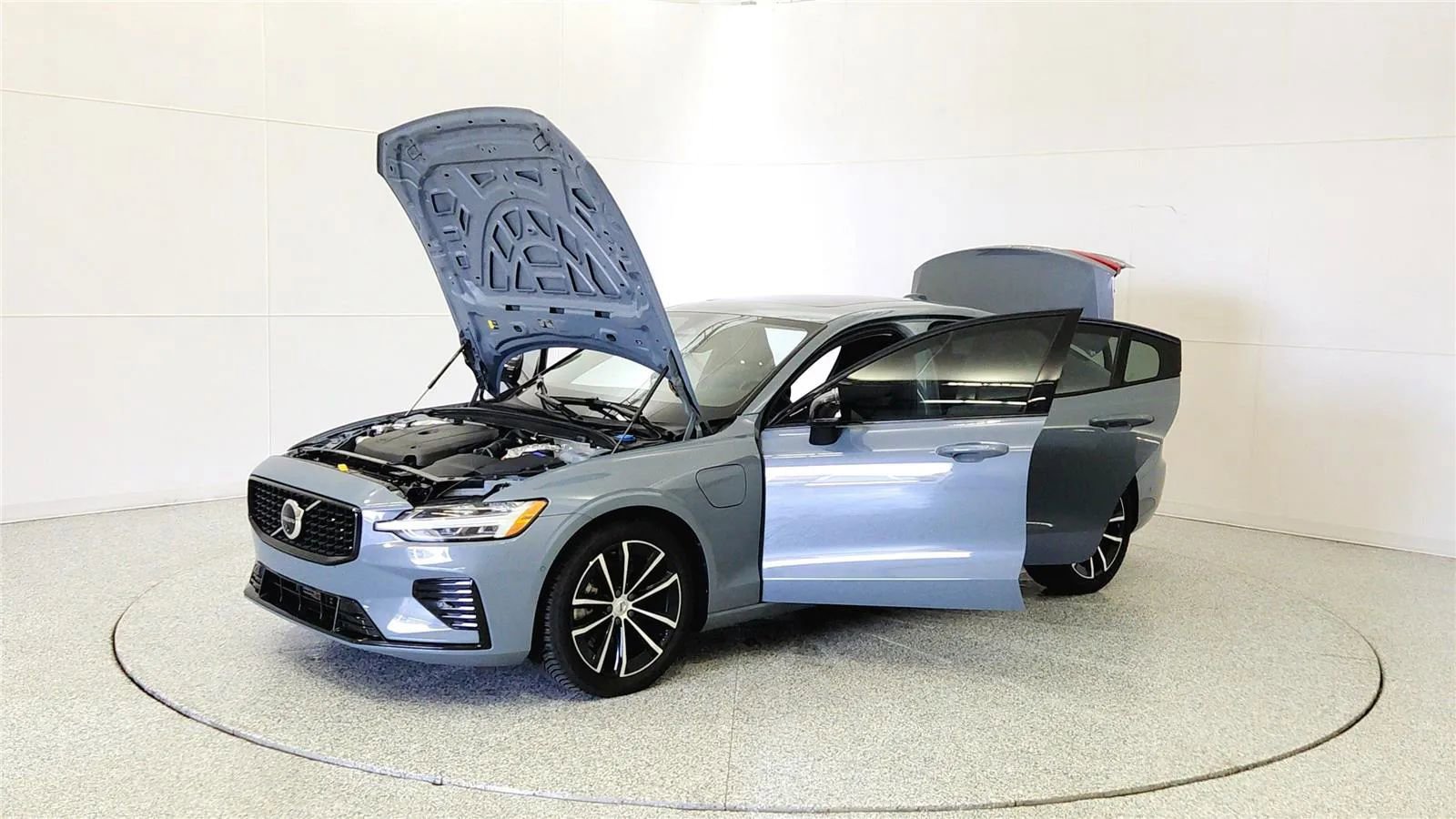 Used 2023 Volvo S60 T8 Plus image 10