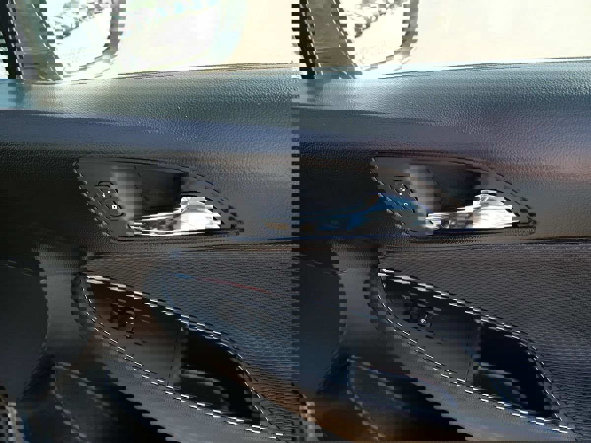 Used 2018 Chevrolet Cruze LT w/ Convenience Package FWD image 19