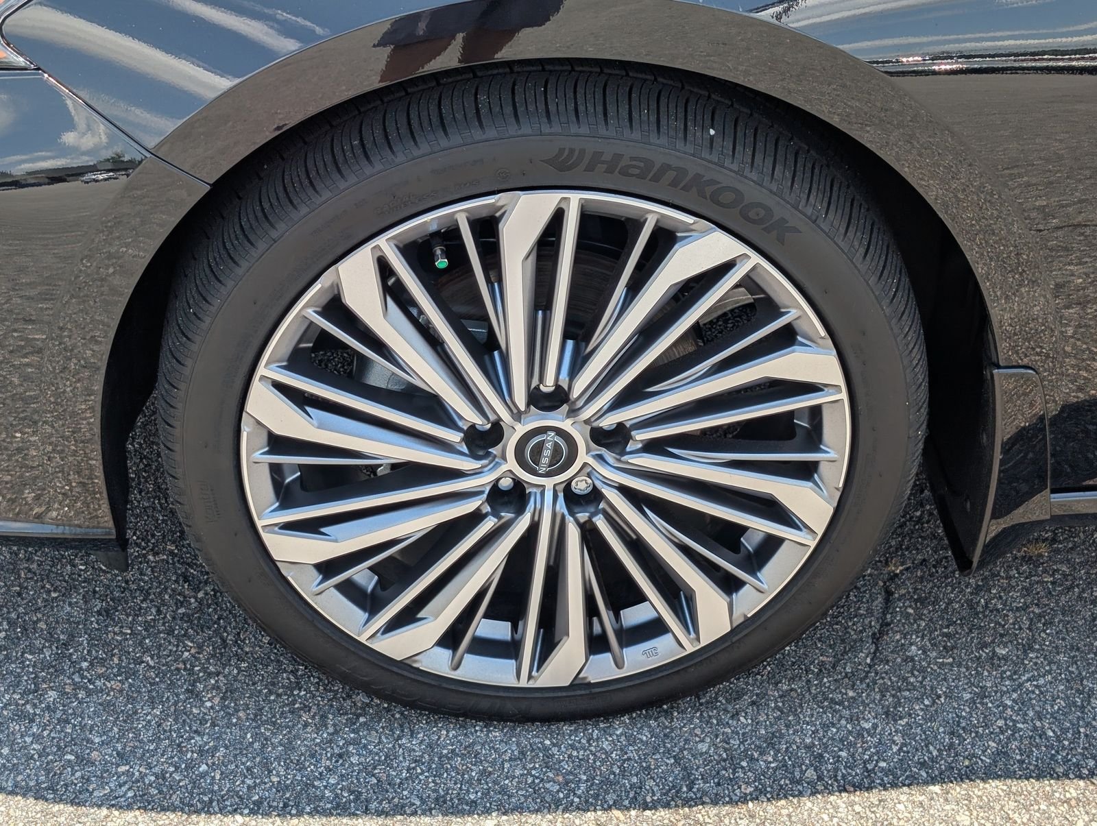 Used 2025 Nissan Altima 2.5 SL FWD image 13