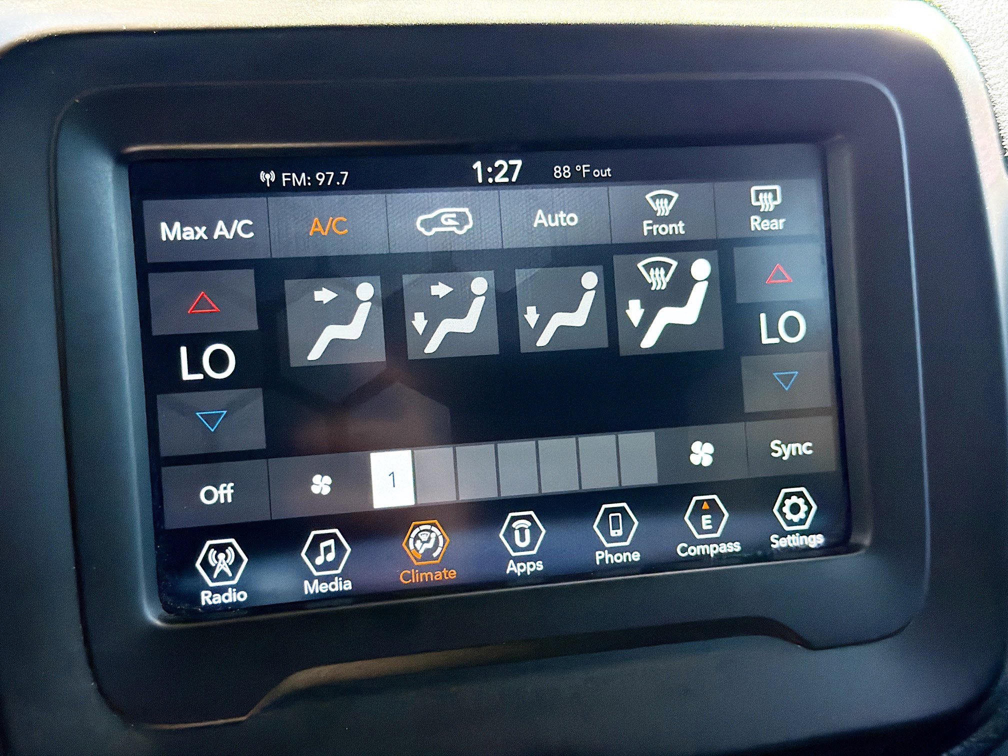 Used 2020 Jeep Renegade Latitude image 32