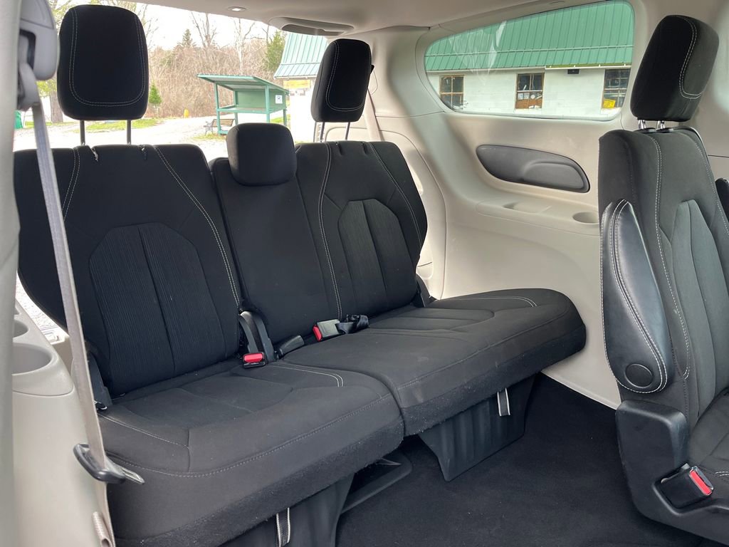 Used 2023 Chrysler Voyager LX image 36