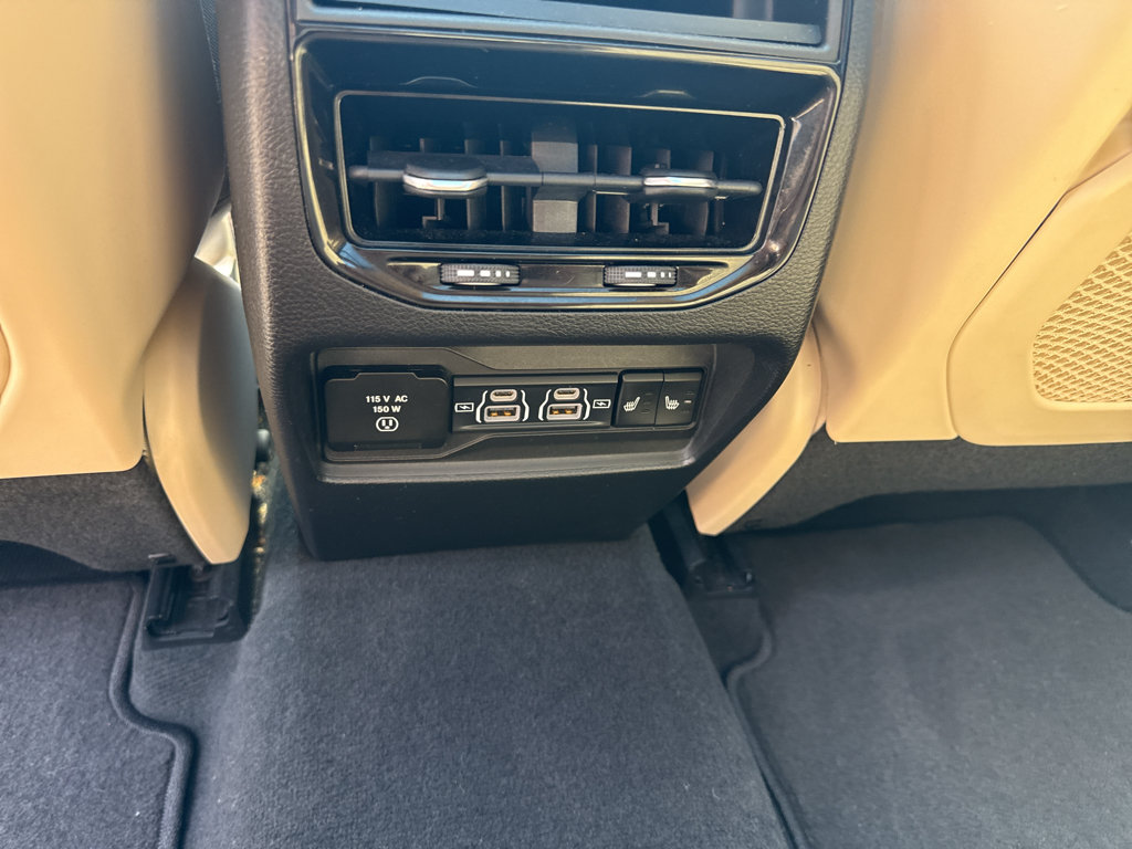 Used 2022 Jeep Grand Cherokee Limited w/ Luxury Tech Group II AWD/4WD image 17