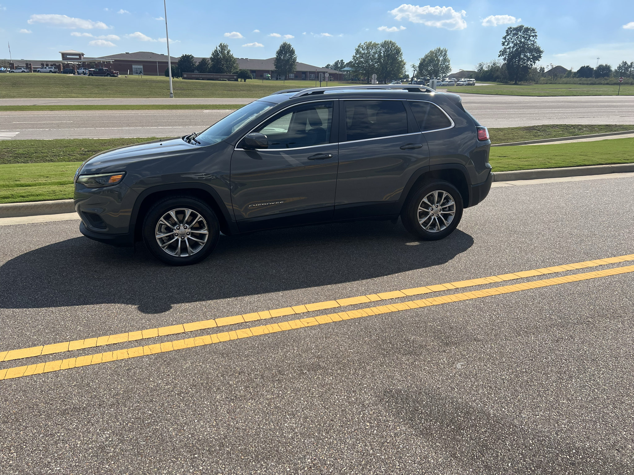 Used 2021 Jeep Cherokee Latitude Lux w/ Sun & Sound Group FWD image 7