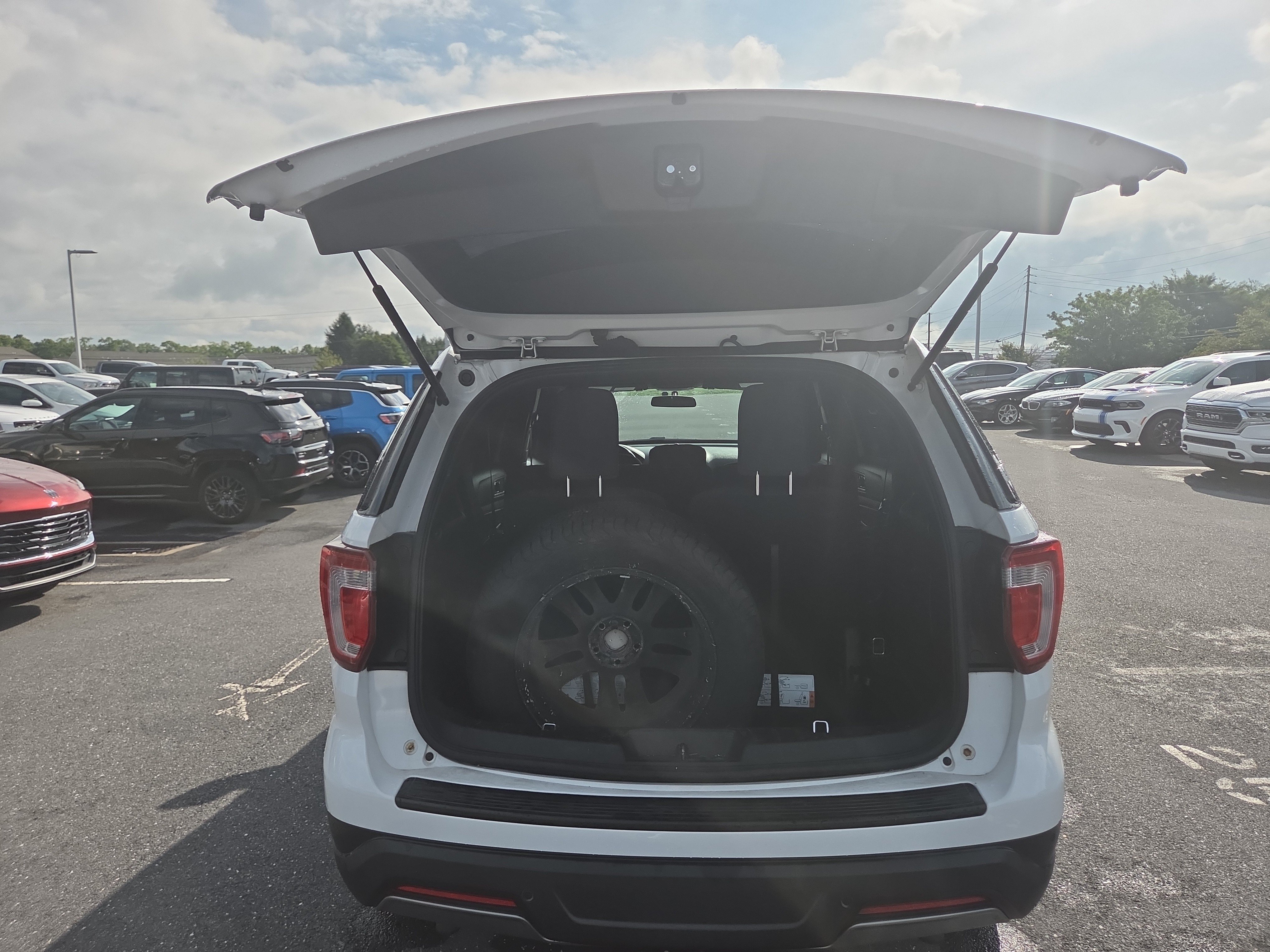 Used 2019 Ford Explorer XLT AWD/4WD image 20