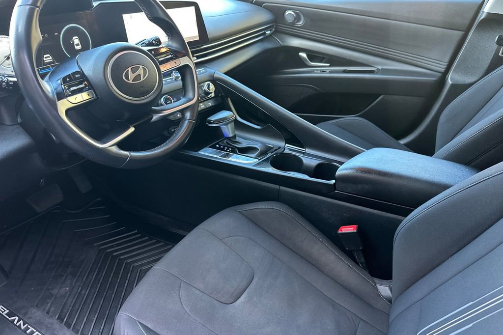 Used 2024 Hyundai Elantra SEL w/ Convenience Package image 10