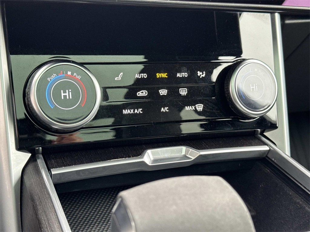 Used 2023 Land Rover Range Rover SE image 26