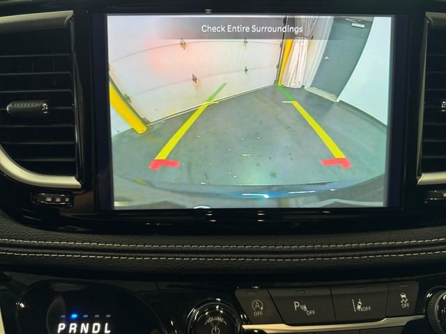 Used 2024 Chrysler Pacifica Touring-L AWD/4WD image 15