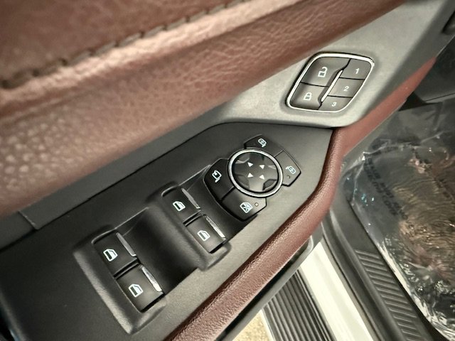 Used 2023 Ford Expedition Limited image 9