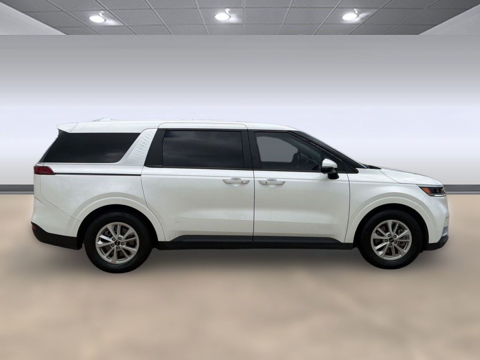 Used 2023 Kia Carnival LX FWD image 8